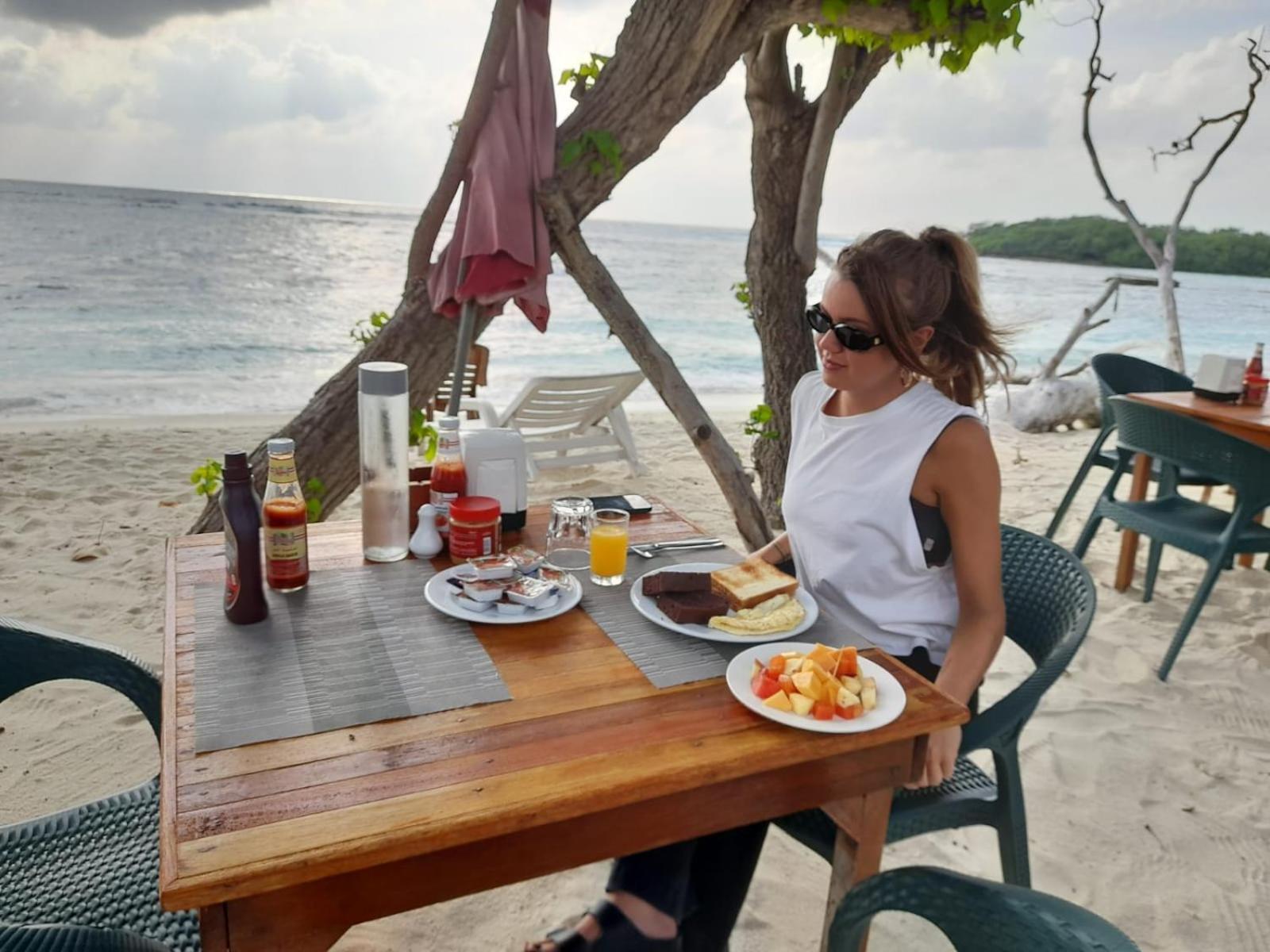 Batuta Maldives Surf View Hotell Thulusdhoo Eksteriør bilde
