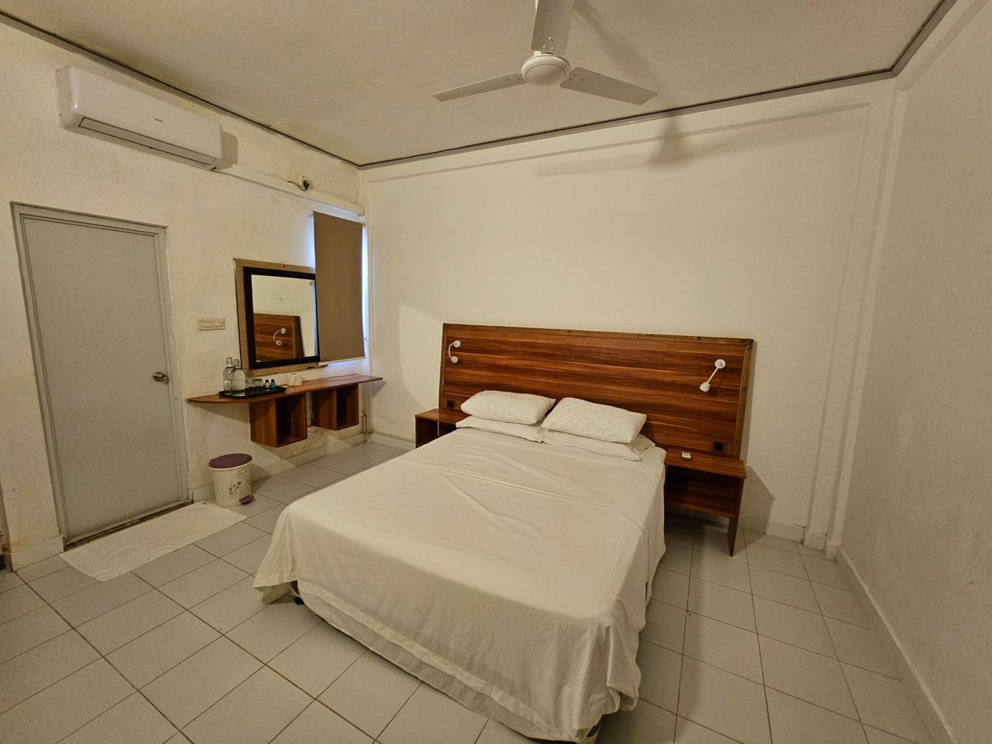 Batuta Maldives Surf View Hotell Thulusdhoo Rom bilde