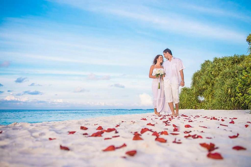 Batuta Maldives Surf View Hotell Thulusdhoo Eksteriør bilde