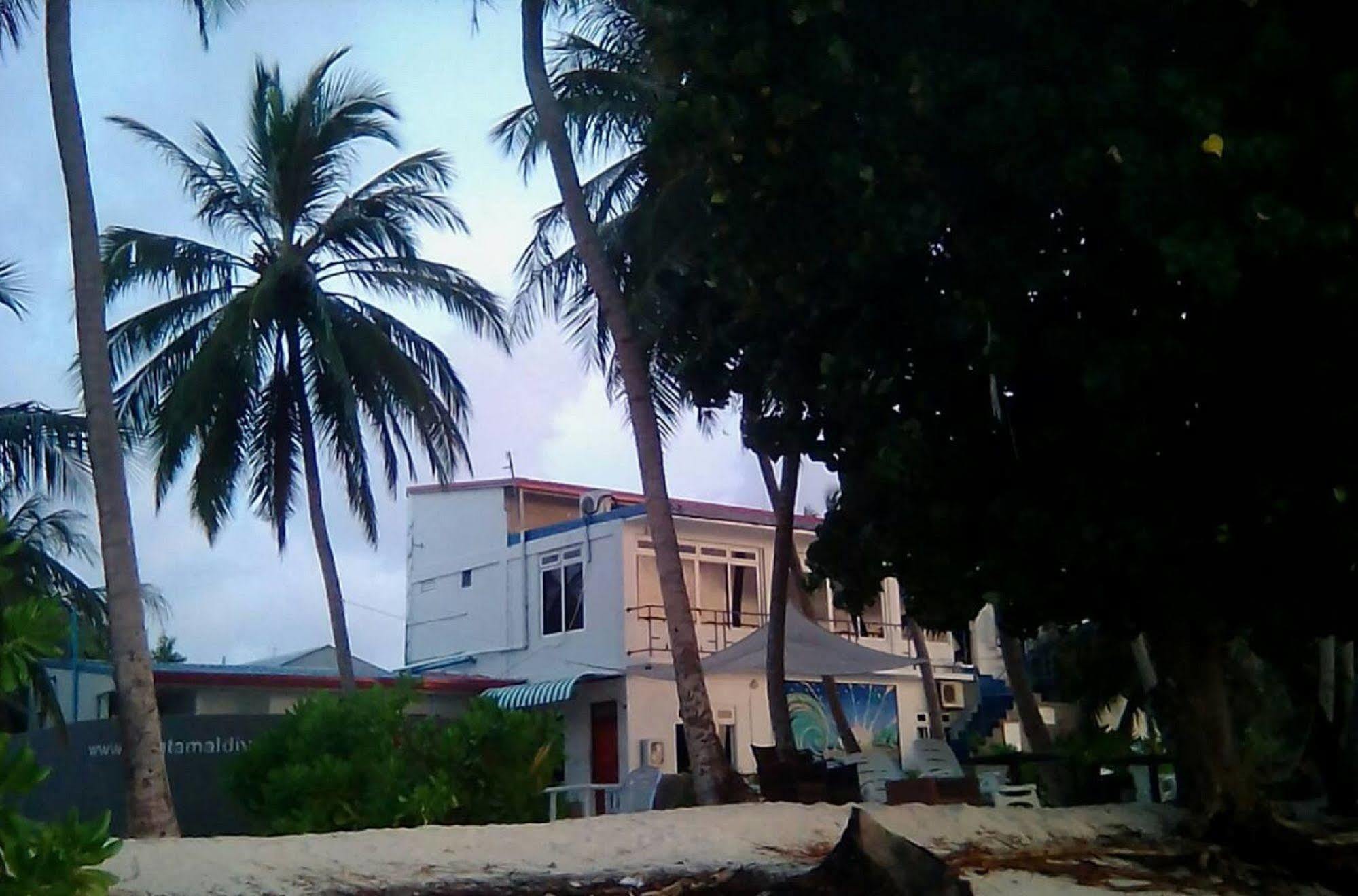 Batuta Maldives Surf View Hotell Thulusdhoo Eksteriør bilde