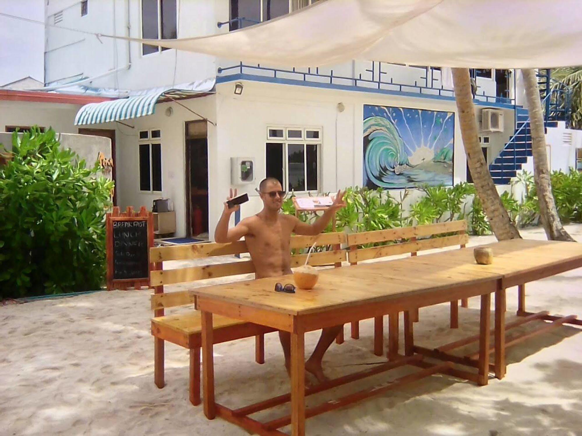 Batuta Maldives Surf View Hotell Thulusdhoo Eksteriør bilde