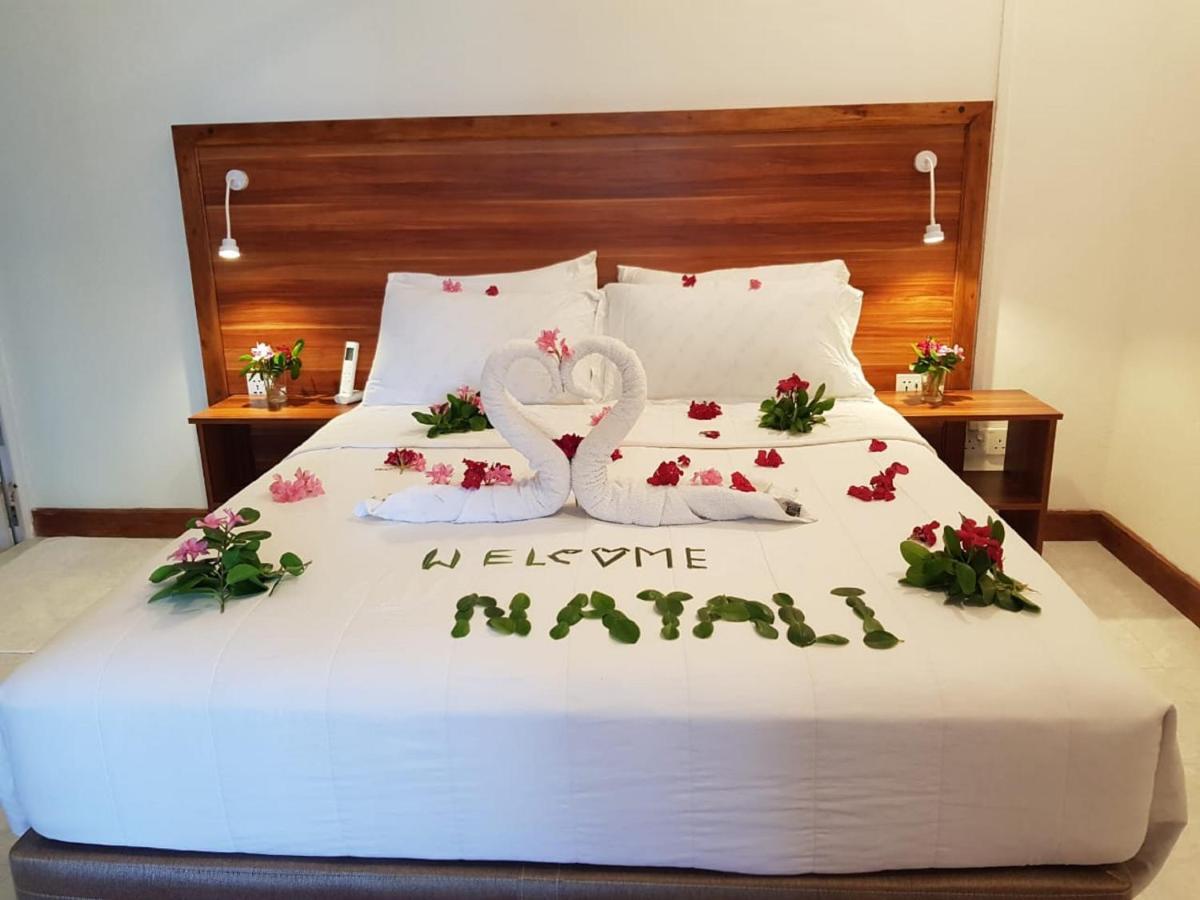 Batuta Maldives Surf View Hotell Thulusdhoo Eksteriør bilde
